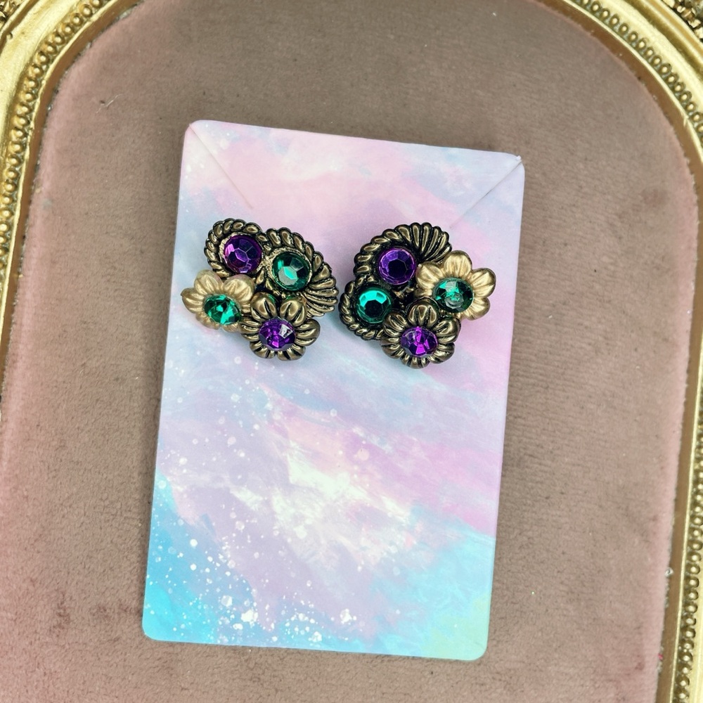 4323u. Goldtone and Purple Floral Earrings